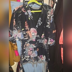 ❄️❄️ NWOT City Chic Floral Tie Blouse 18